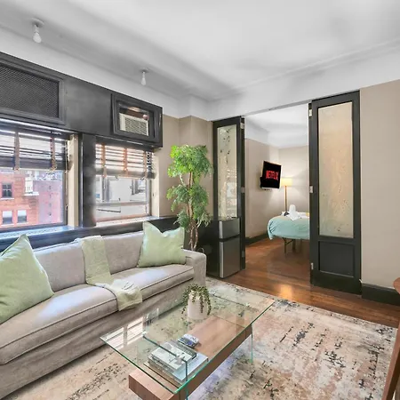 Central Nyc Apartment Walking Distance To Everywhere!